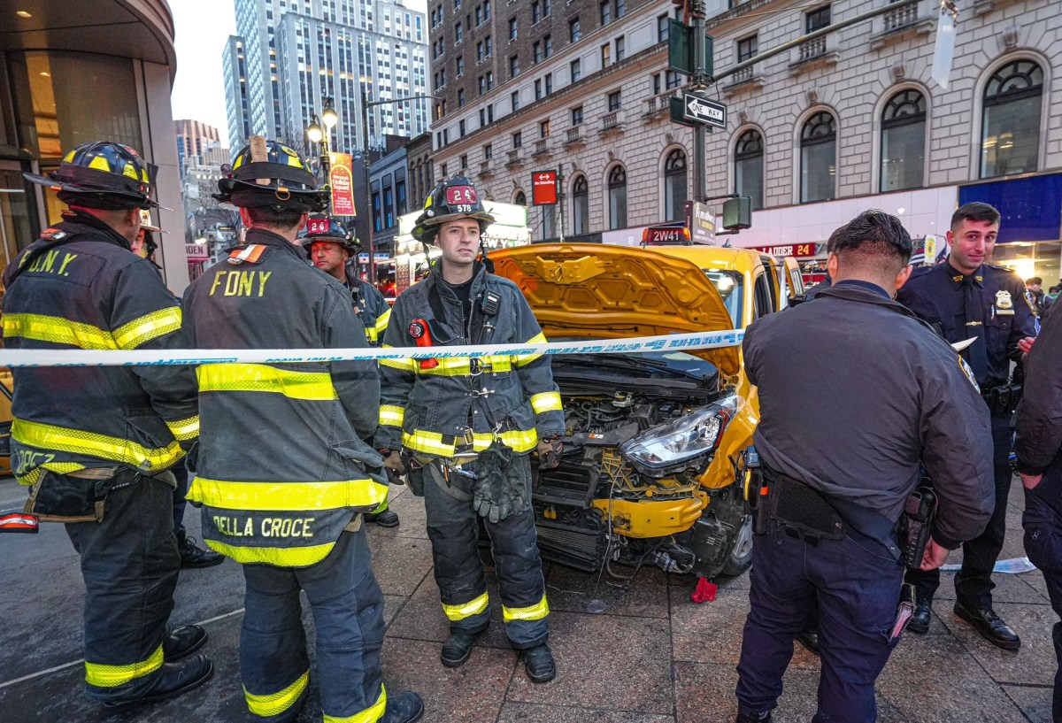 Taxi driver crashed into Herald Square crowd on Christmas, leaves six injured 2