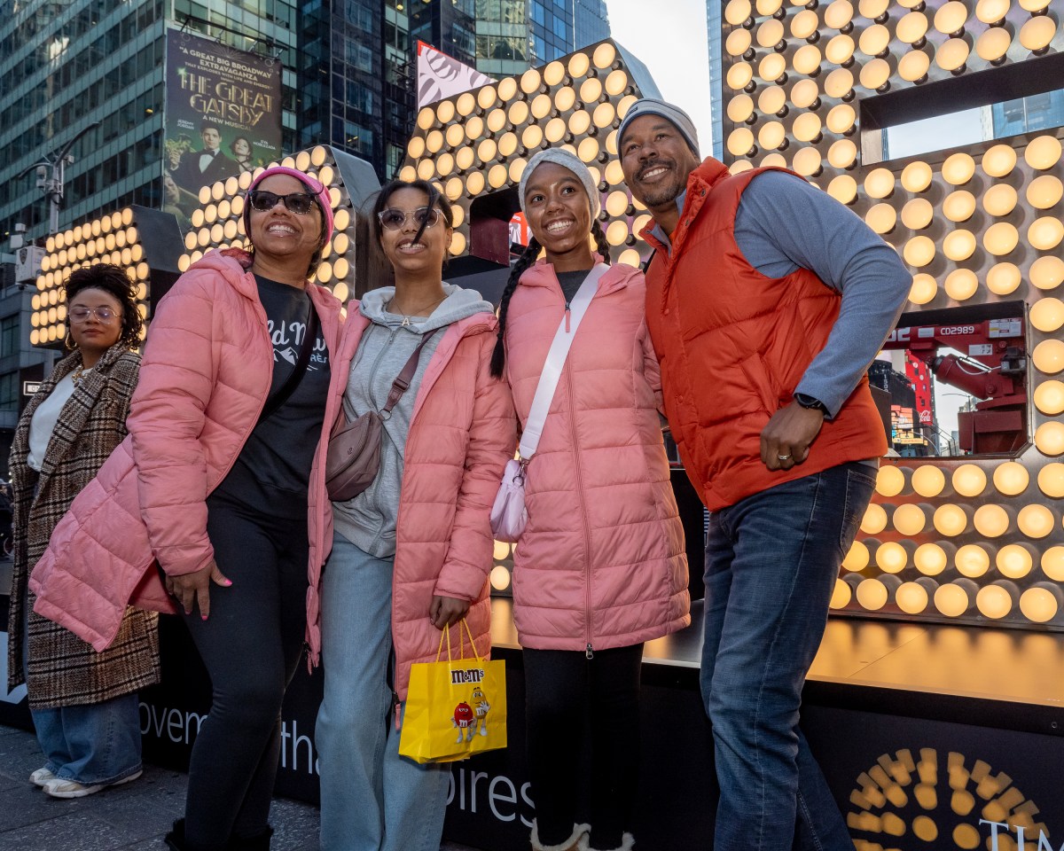Iconic '2025' numerals arrive in Times Square, starting the countdown to the New Year 8