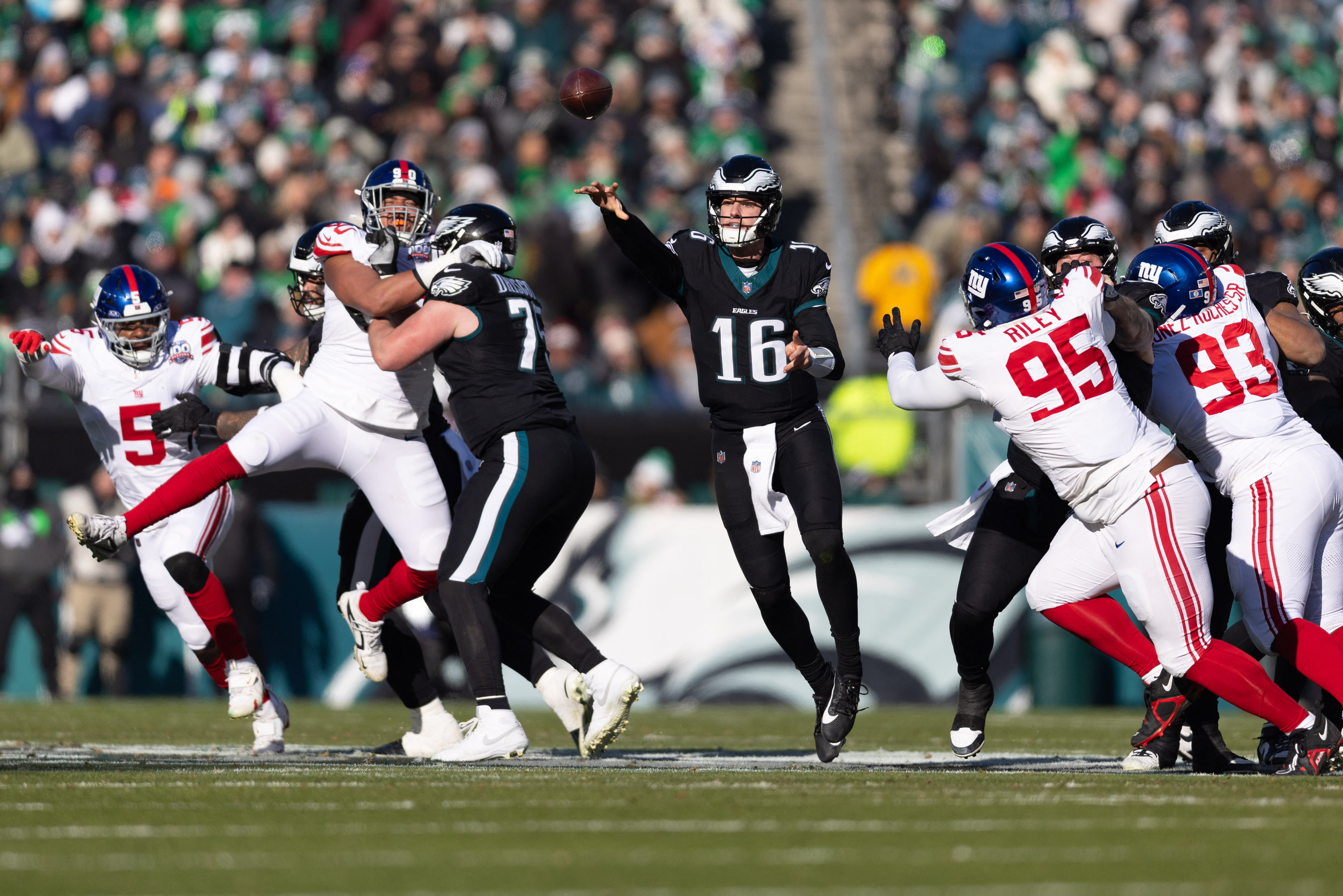 Giants 2025 season mercifully ends with 2013 loss to Eagles, set up