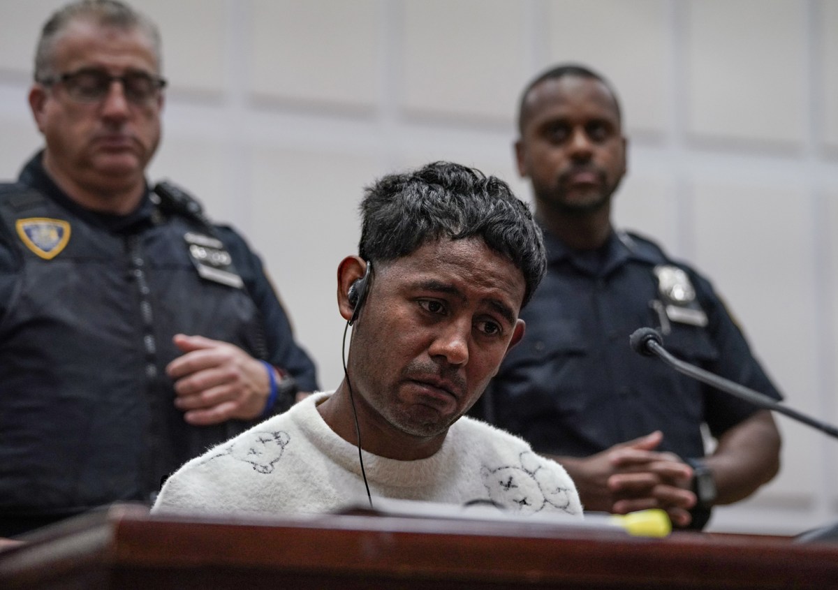 Migrant gun runners: Alleged high-ranking street gang member among three charged in Manhattan for firearms trafficking 6