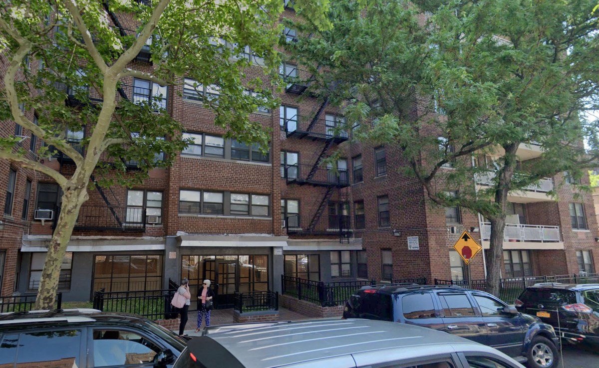 Brooklyn woman stabbed dead in apartment building; person of interest questioned 2 Scene of deadly Brooklyn stabbing