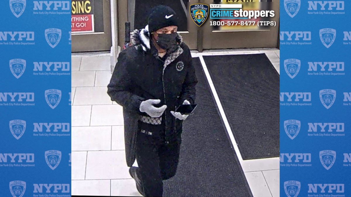 Brooklyn jewelry heist: Daring thief steals $1.5 million in luxurious items from closing Macy's store - then drops it while getting away 2