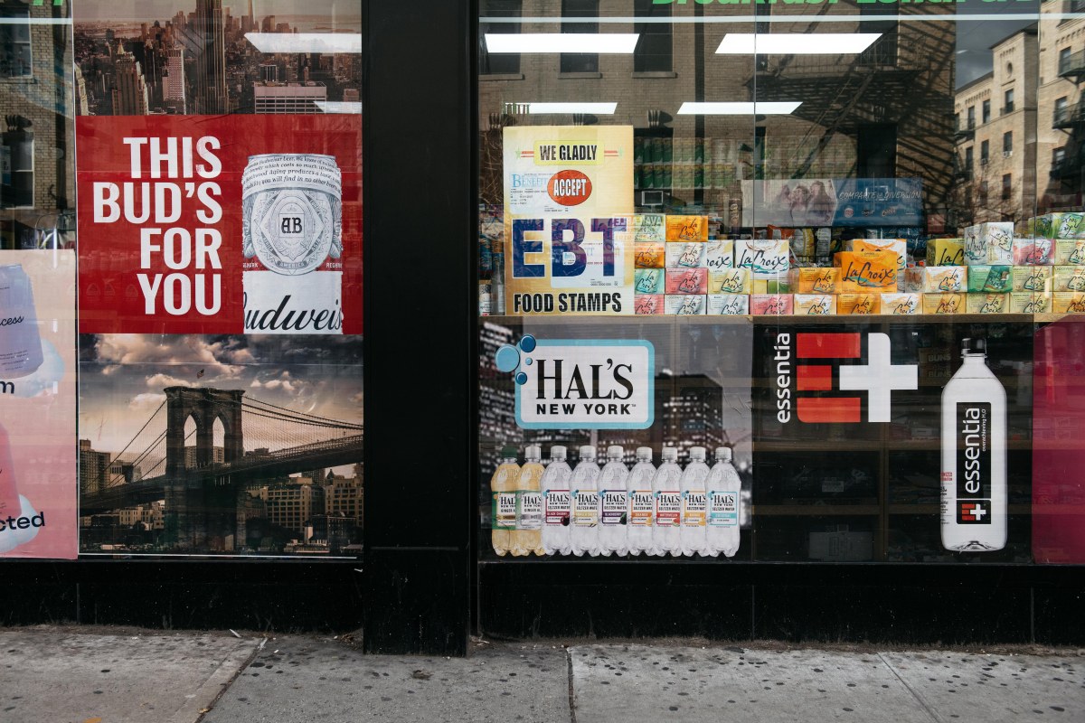 NYC food pantries anticipate economic challenges amid Trump's whirlwind orders and policy changes 3