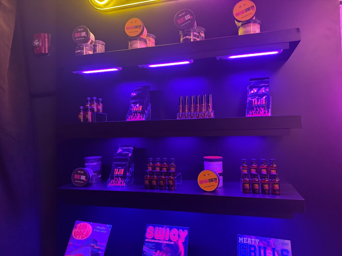 A food porn peep show is coming to Dekalb Market Hall in Brooklyn for one day only 3 items available at the cookunity pop up
