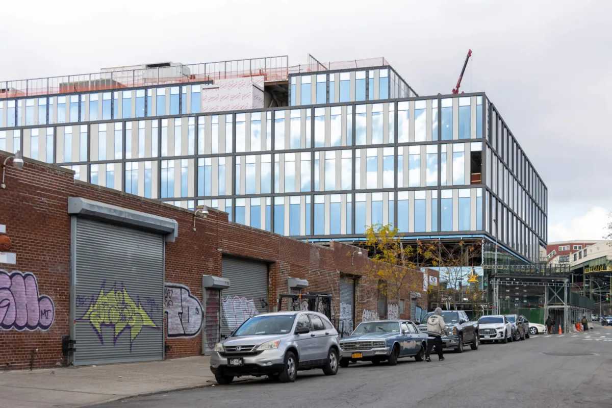 broadway-junction-rezoning-van-sinderen-avenue-nov2023-sdevries-12-1-of-1