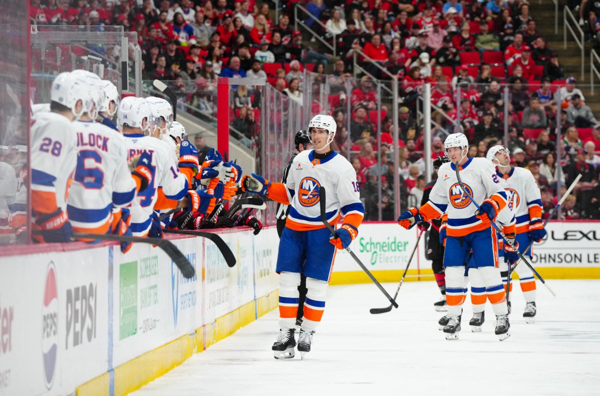 Pierre Engvall Islanders