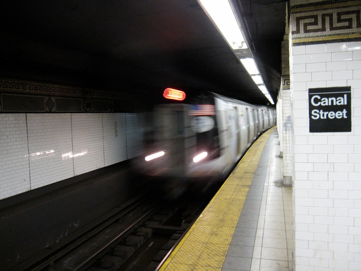 Manhattan subway assault: Teens beat man bloody for $15 in cash at subway station | amNewYork