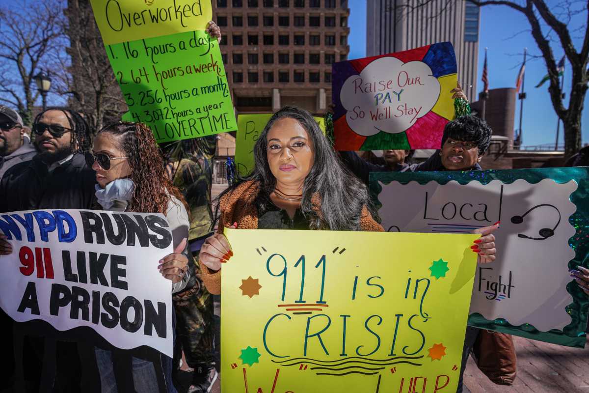 911 operators protest in Manhattan over working conditions