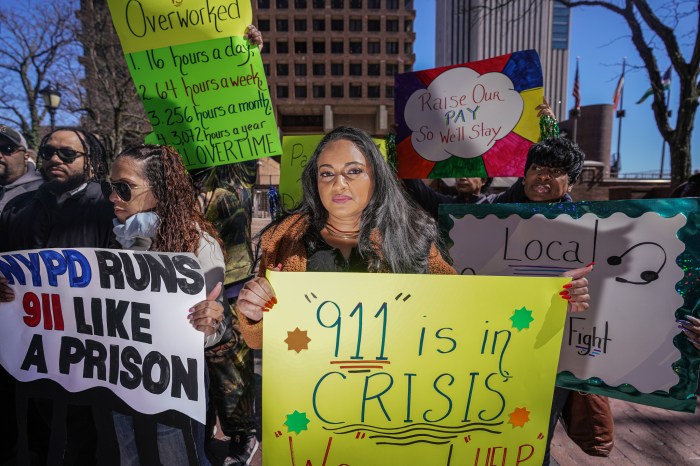 911 operators protest in Manhattan over working conditions