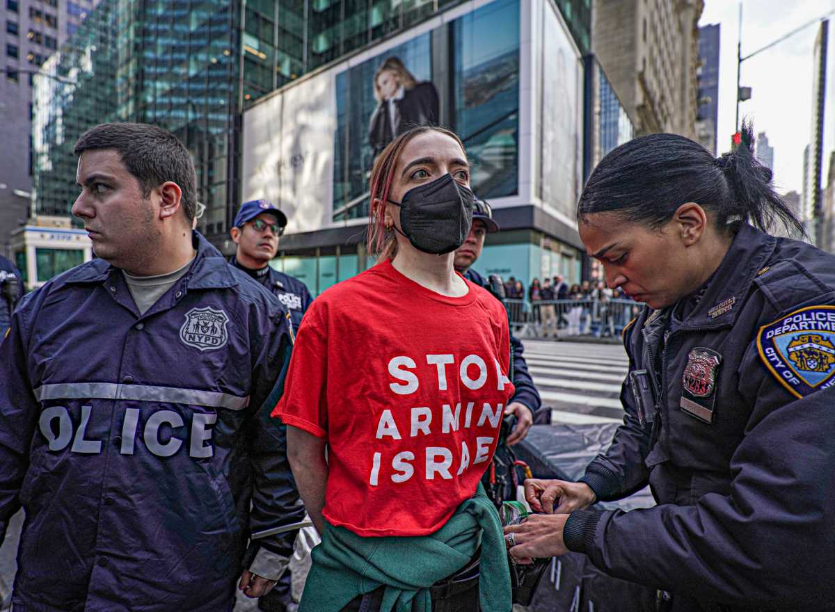 Nearly 100 arrested after pro-Palestine protesters take over Trump Tower in support of Mahmoud Khalil 7