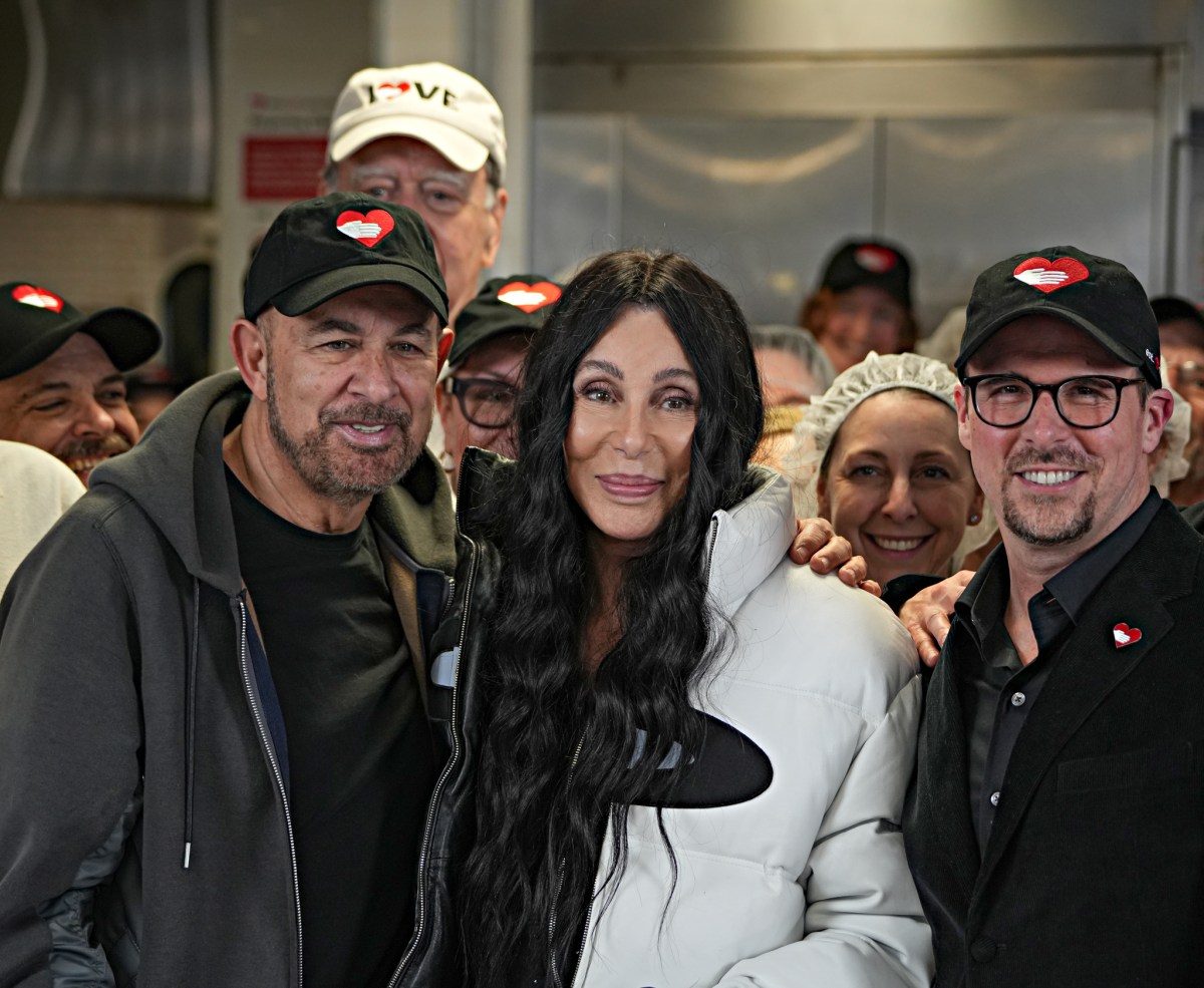 Cher visits God's Love We Deliver kitchen ahead of benefit concert for nonprofit based in SoHo 3