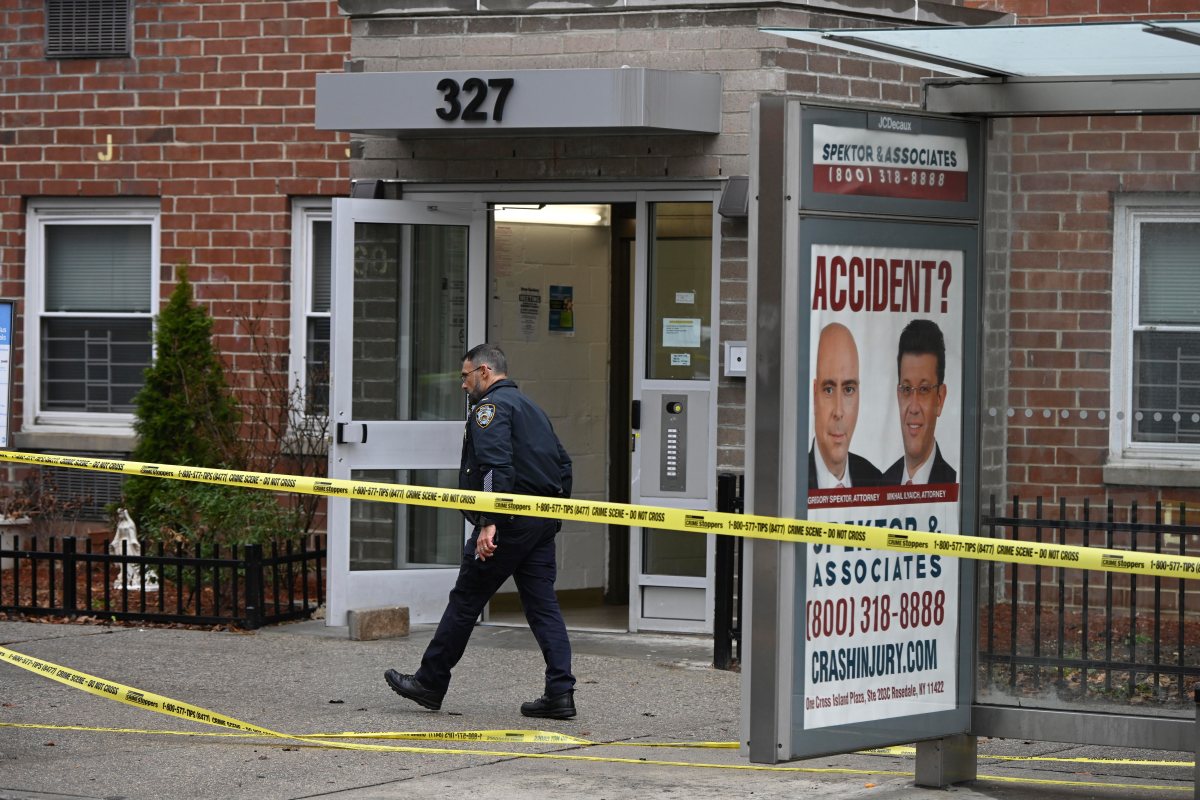 Two men shot in Brooklyn as cops look for suspected shooters 2 Police investigate shooting in Brooklyn