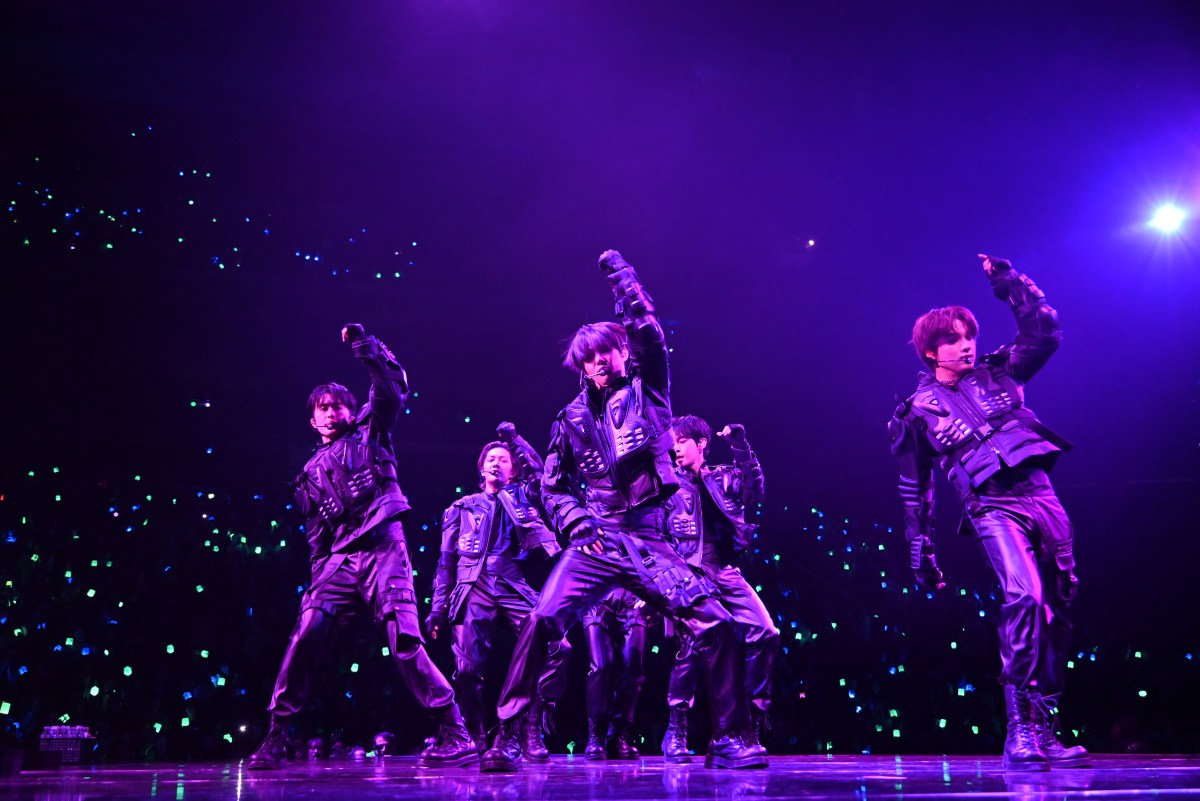 NCT 127 fans flock across the Hudson River to celebrate K-Pop group's 100th concert | amNewYork