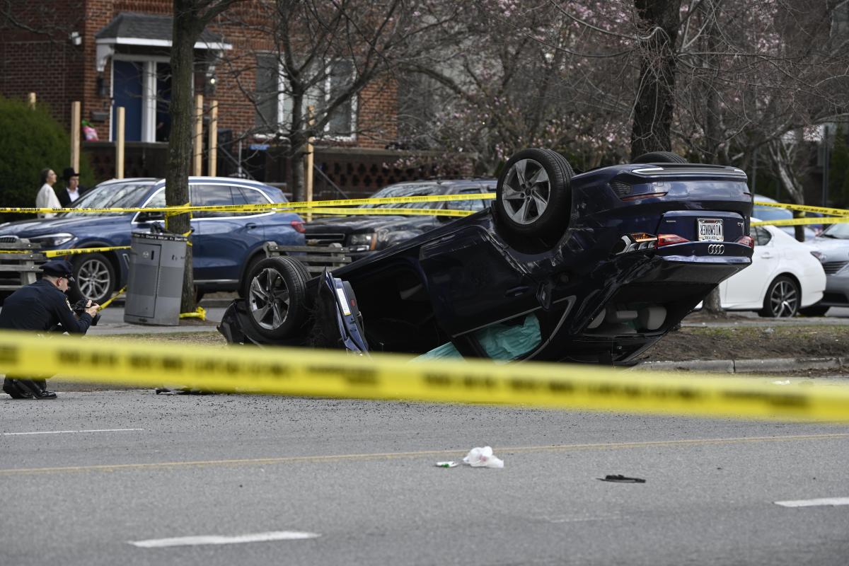 The mayor also stressed the importance of the cameras following Saturday’s horrific crash in Brooklyn in which a driver with a slew of traffic violations and a suspended license struck and killed a mother and two of her children as they crossed the street. 