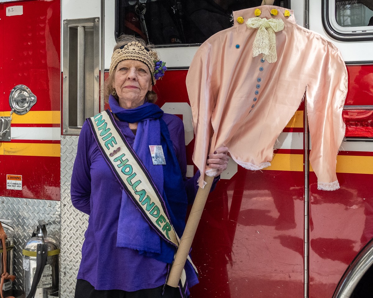 Dianna Maeurer pays tribute to Triangle Shirtwaist Factory fire victim 18-year-old Fannie Hollander. Photo by Gabriele Holtermann
