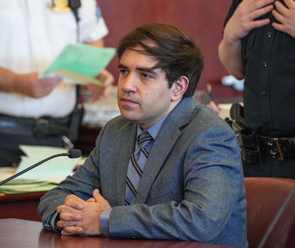 No jail for Manhattan teacher who pleaded guilty to criminal charges after photographing boy in school bathroom 2