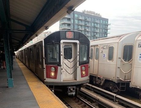 7 train arriving at a station