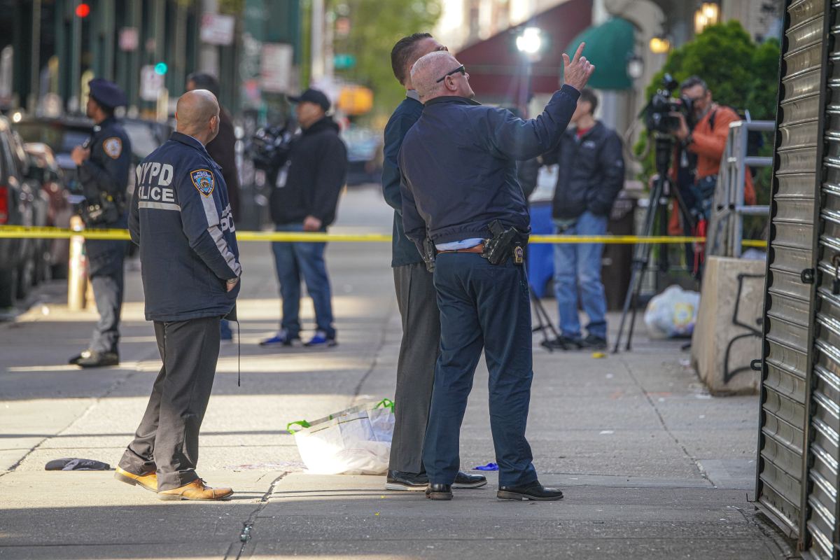 Police in Queens investigate shooting