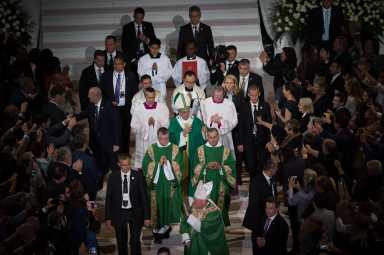 Pope Francis in 2015 mass procession at Madison Square Garden