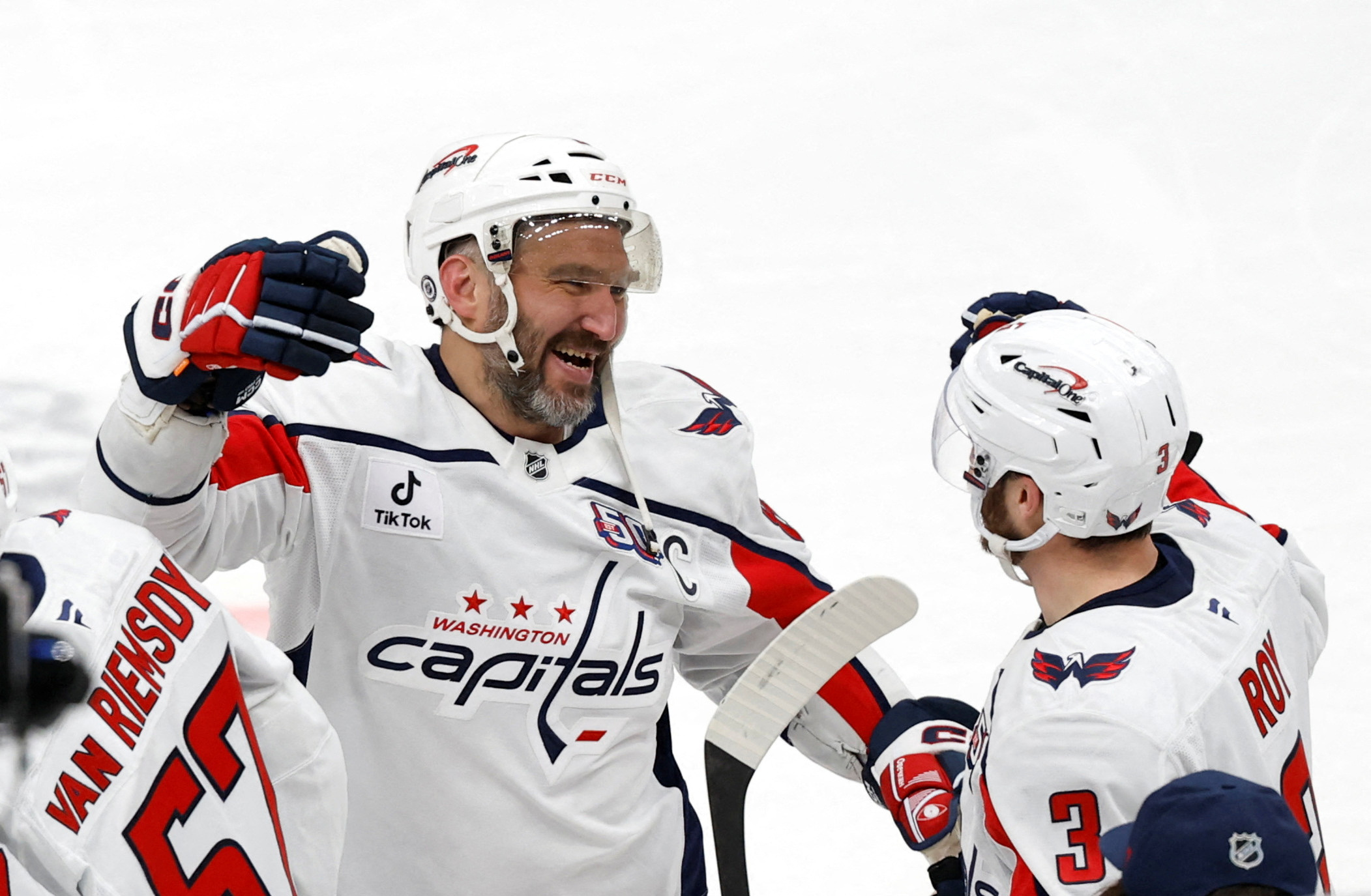 Alex Ovechkin celebrate 895