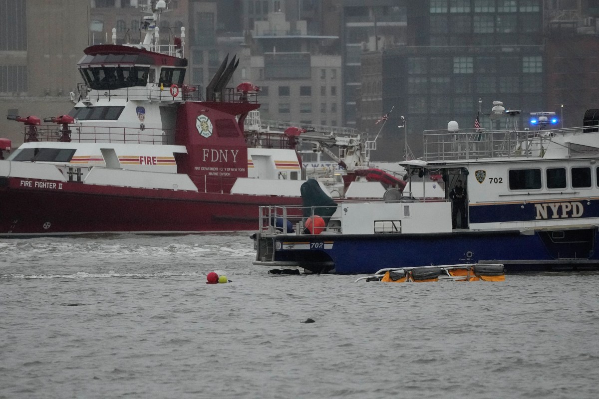 TRAGIC TRIP: Helicopter crashes in Hudson River, killing tourist family of five and pilot 7