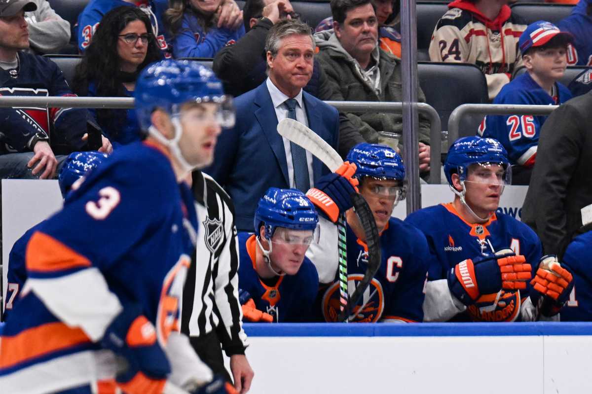 Islanders Rangers Patrick Roy bench