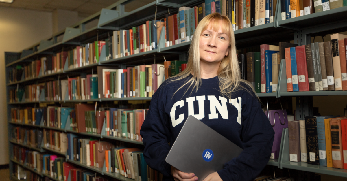 CUNY-Online-Student-at-Library