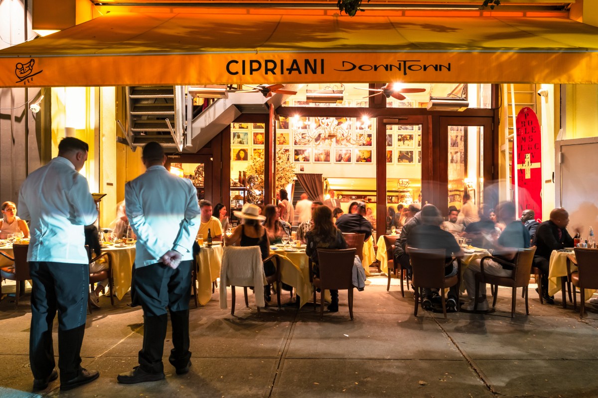 People dining at a Manhattan restaurant