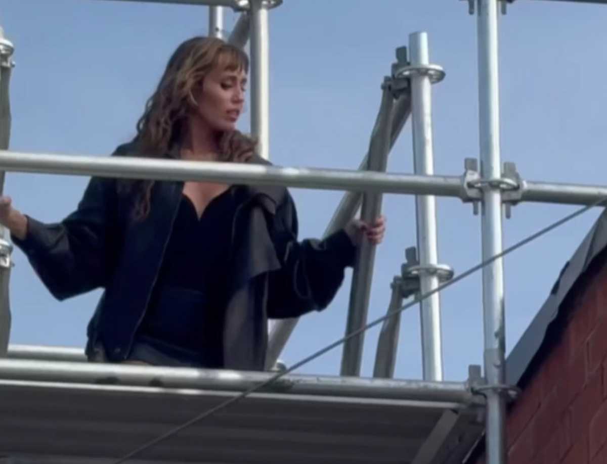 Miley Cyrus spotted on Queens rooftop shooting new commercial | amNewYork