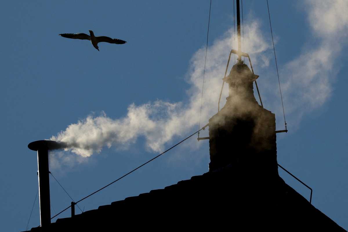 Pope white smoke