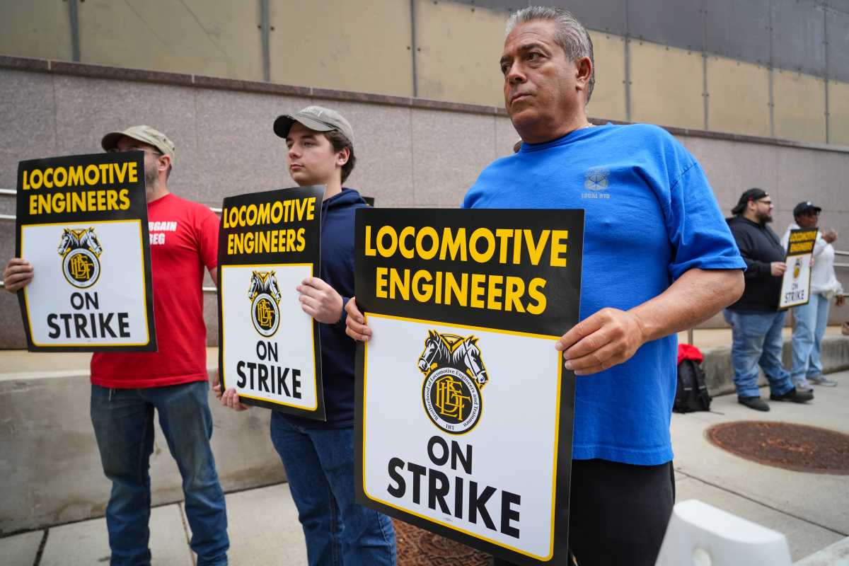 NJ Transit engineers strike for first time in 40 years, leaving 350,000 NYC/NJ commuters scrambling 3