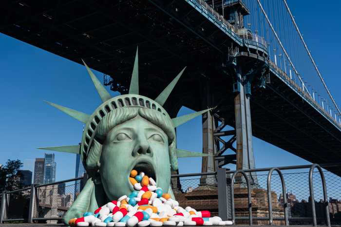Vimergy, a health conscious brand, unveiled “Mouth of America”, a massive public sculpture of Lady Liberty swallowing hundreds of giant pills, to bring awareness to how many Americans use prescription drugs.