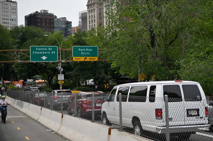 Congestion pricing: Public advocate's report backs up data showing Manhattan tolls are reducing traffic in big numbers 3 a line of traffic in NYC