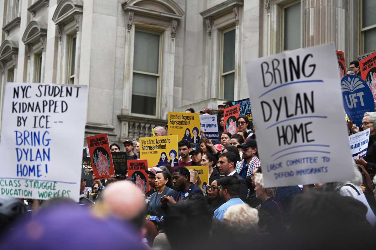 Public officials, advocates rally in the Manhattan for the release of Bronx high school student detained by ICE | amNewYork