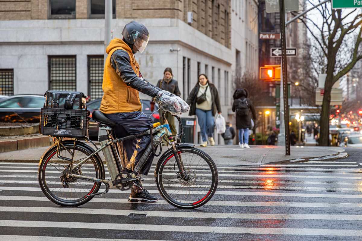 Bicyclists face criminal summonses under new NYPD policy, an obscene escalation,' say advocates | amNewYork