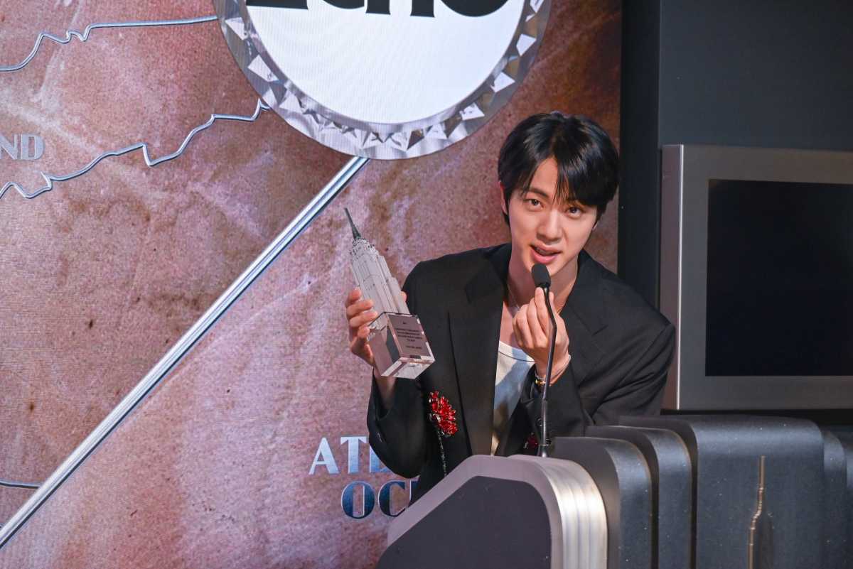 A reflection of love: Jin of BTS lights up Empire State Building with electric ceremony and sunset performance celebrating new album ‘Echo’ 3 Jin at the Empire State Building.