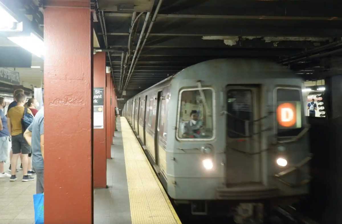 D train arrives in Manhattan
