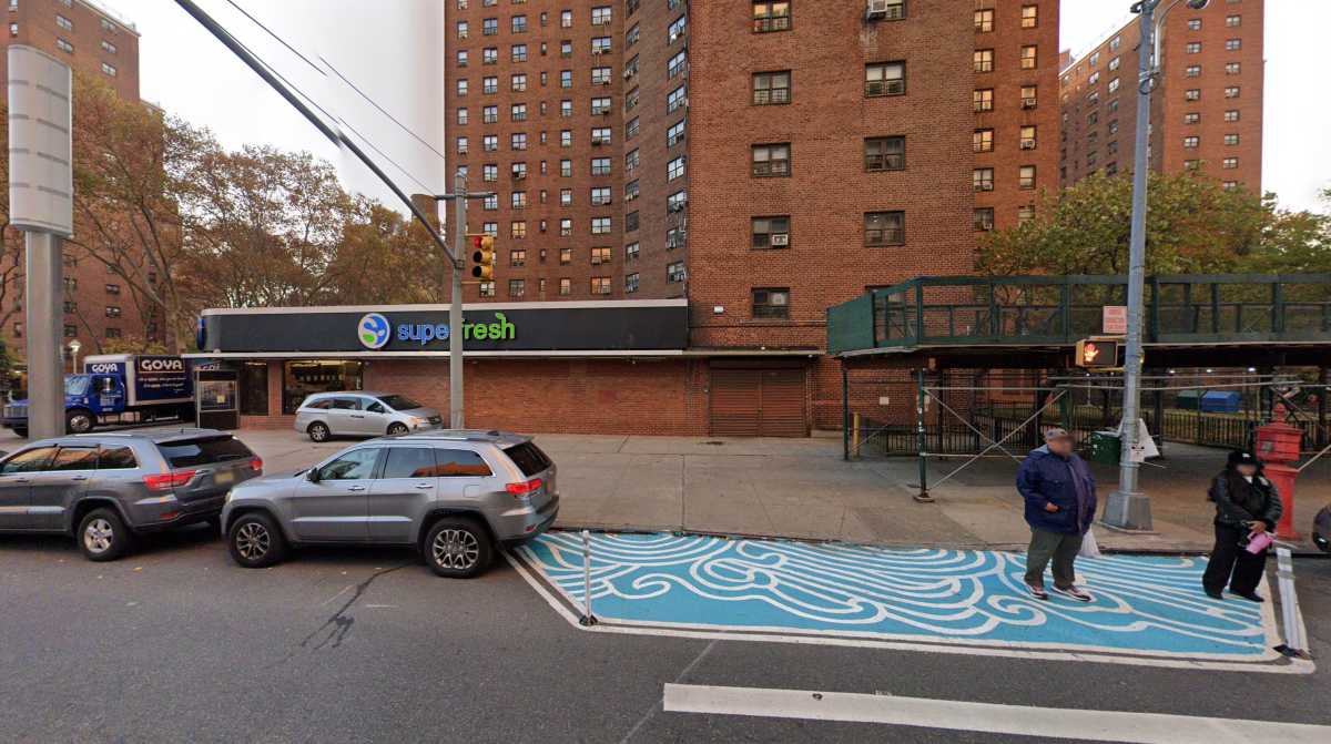 Scene of Housing complex in Lower Manhattan where man was shot dead
