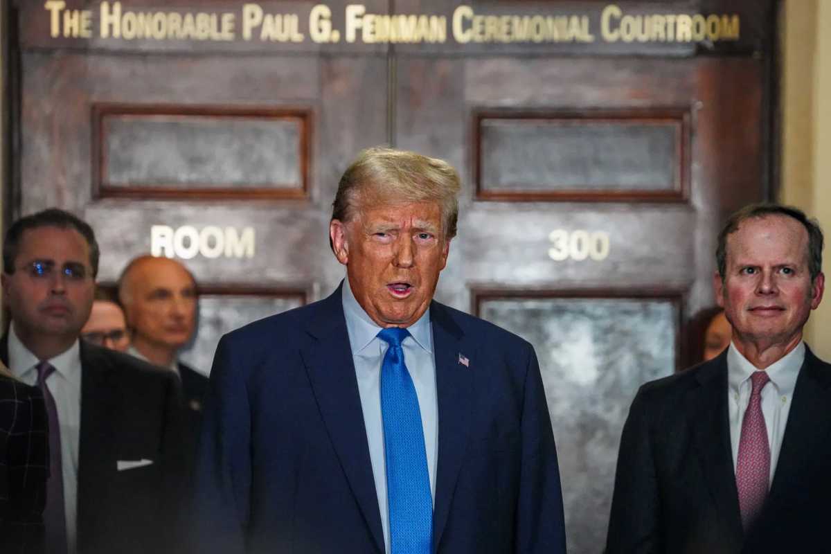 Former President Trump outside courtroom 