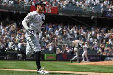 Yankees player runs the bases in front of fans