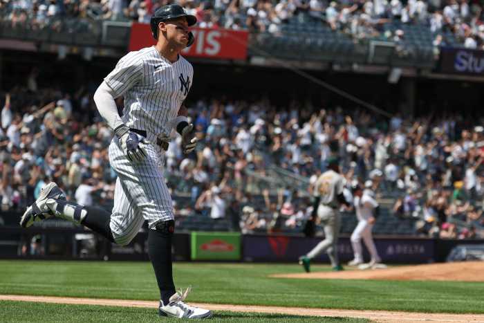 Yankees player runs the bases in front of fans
