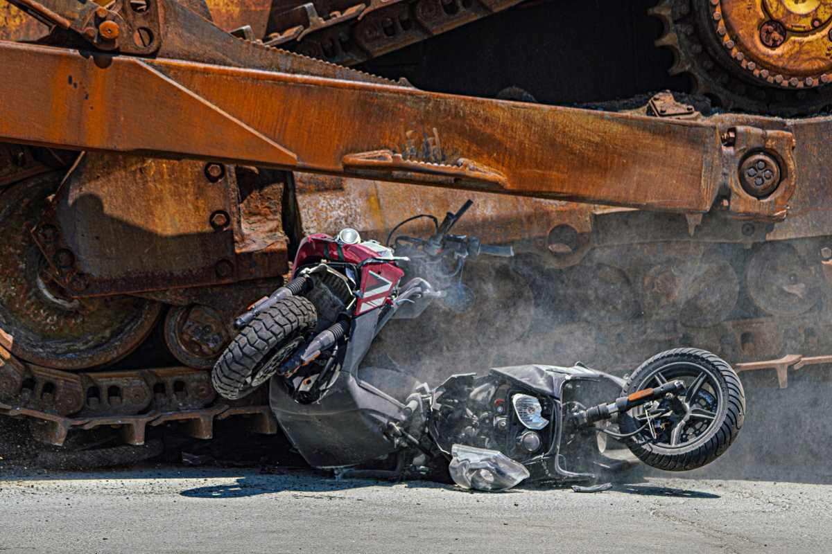 Crush and burn: NYC officials destroy hundreds of illegal mopeds as part of fiery crackdown 4