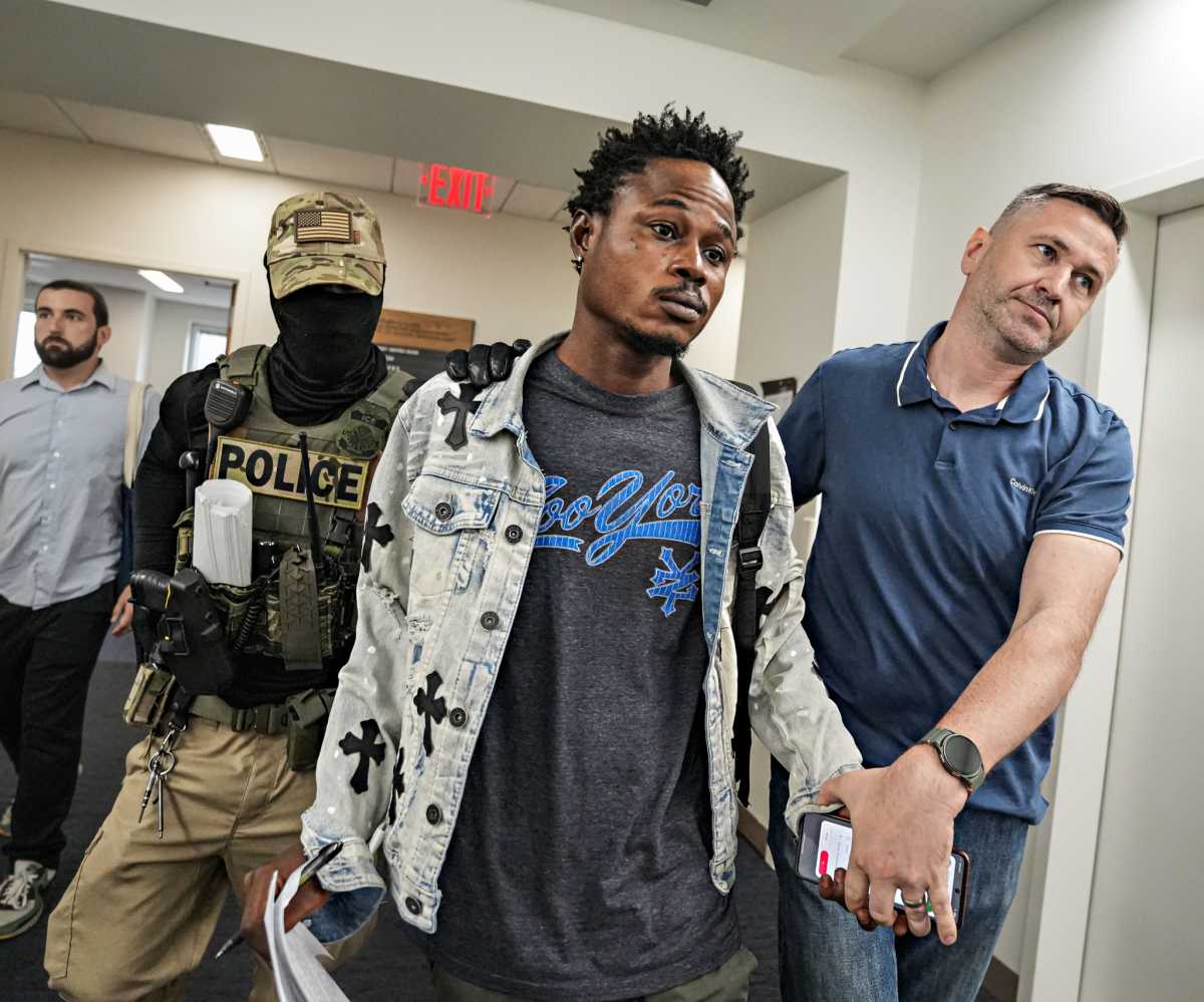 ICE agents arrest immigrants in Manhattan