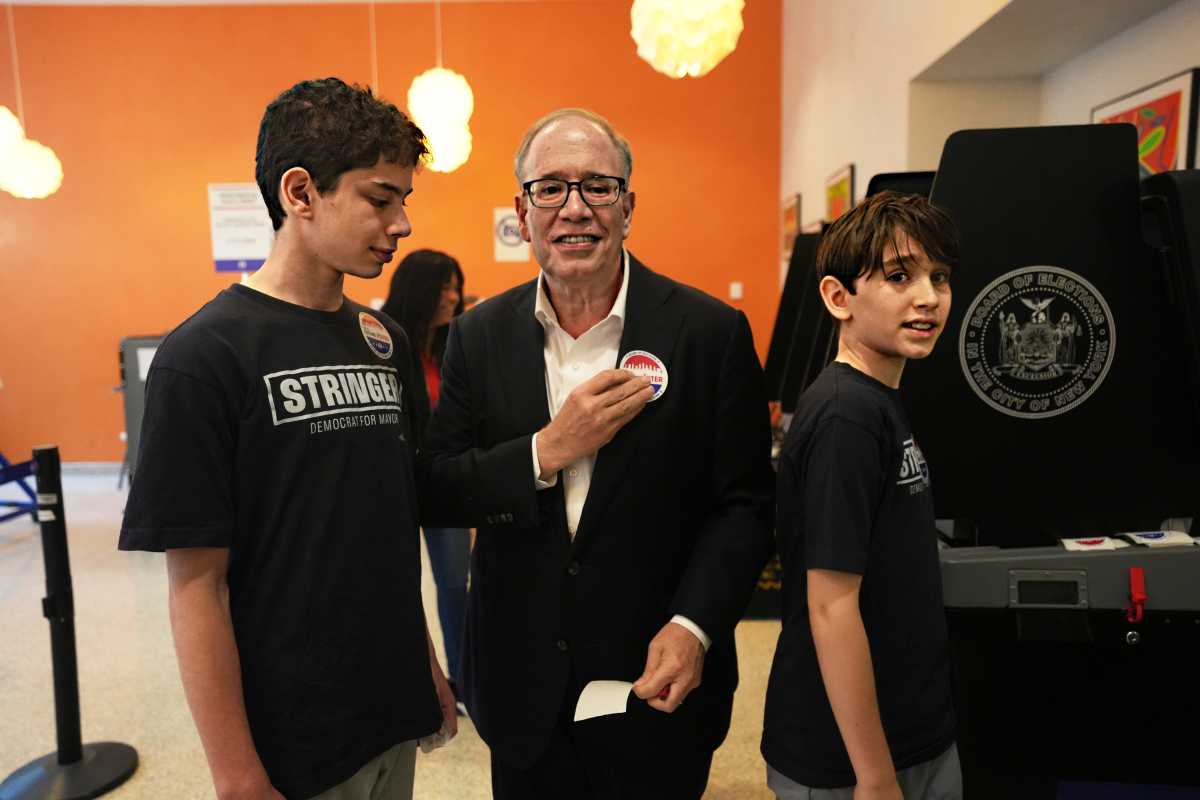 NYC Mayor's Race: Stringer casts his early vote in Tribeca, calls himself the 'adult' in the election 3