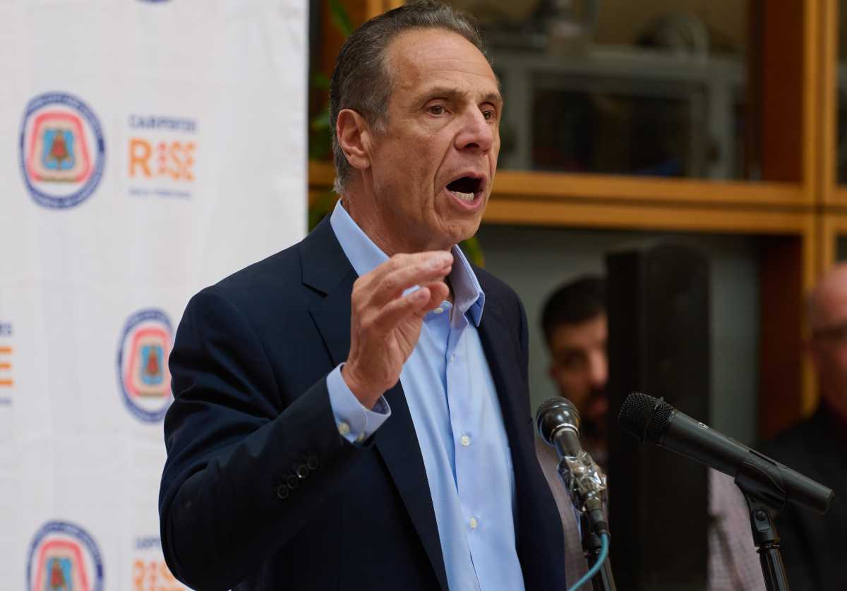 Andrew Cuomo speaking in mayor's race
