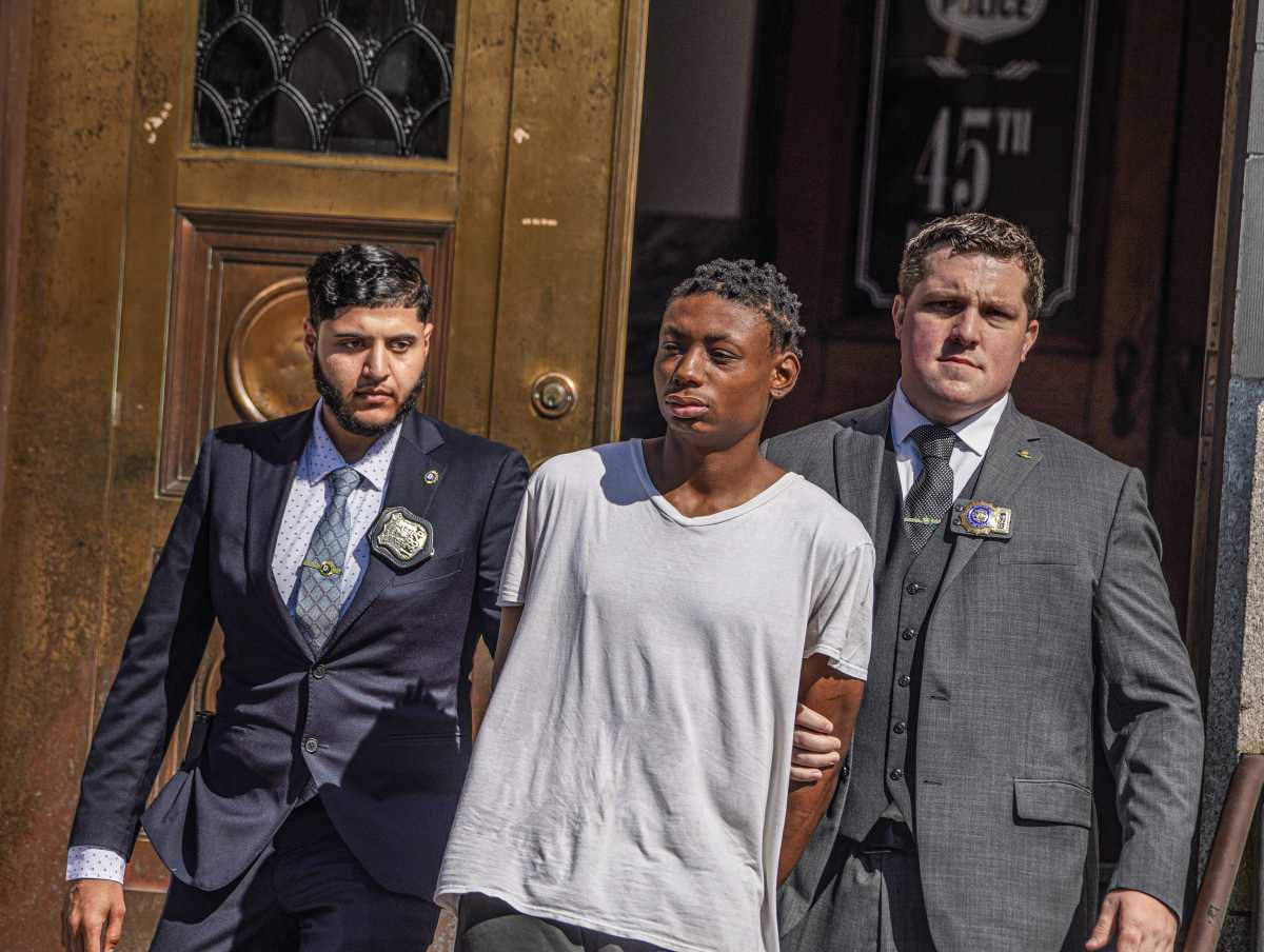 Man who stomped on NYPD officer's face during Bronx robbery did it because he was a cop: PBA 2
