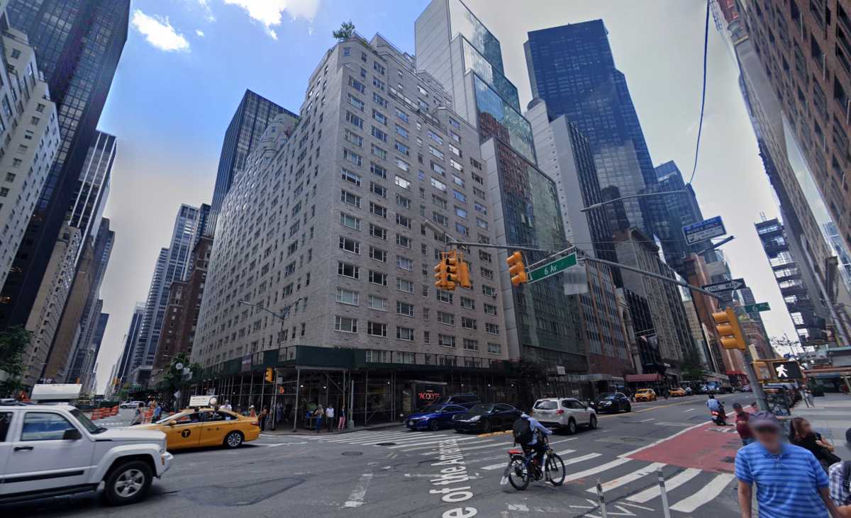Co-op building in Manhattan subject to new contract law