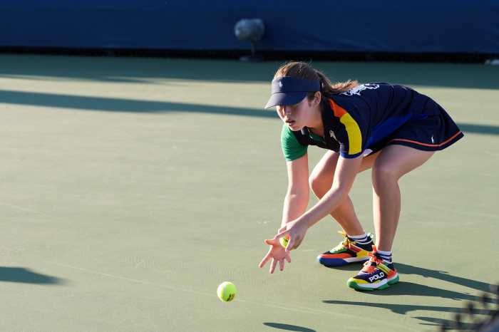 A member of the US Open ball crew during a junior wheelchair girls' doubles semifinal match at the 2024 US Open on Thursday, Sep. 5, 2024 in Flushing, NY. (Manuela Davies/USTA)
