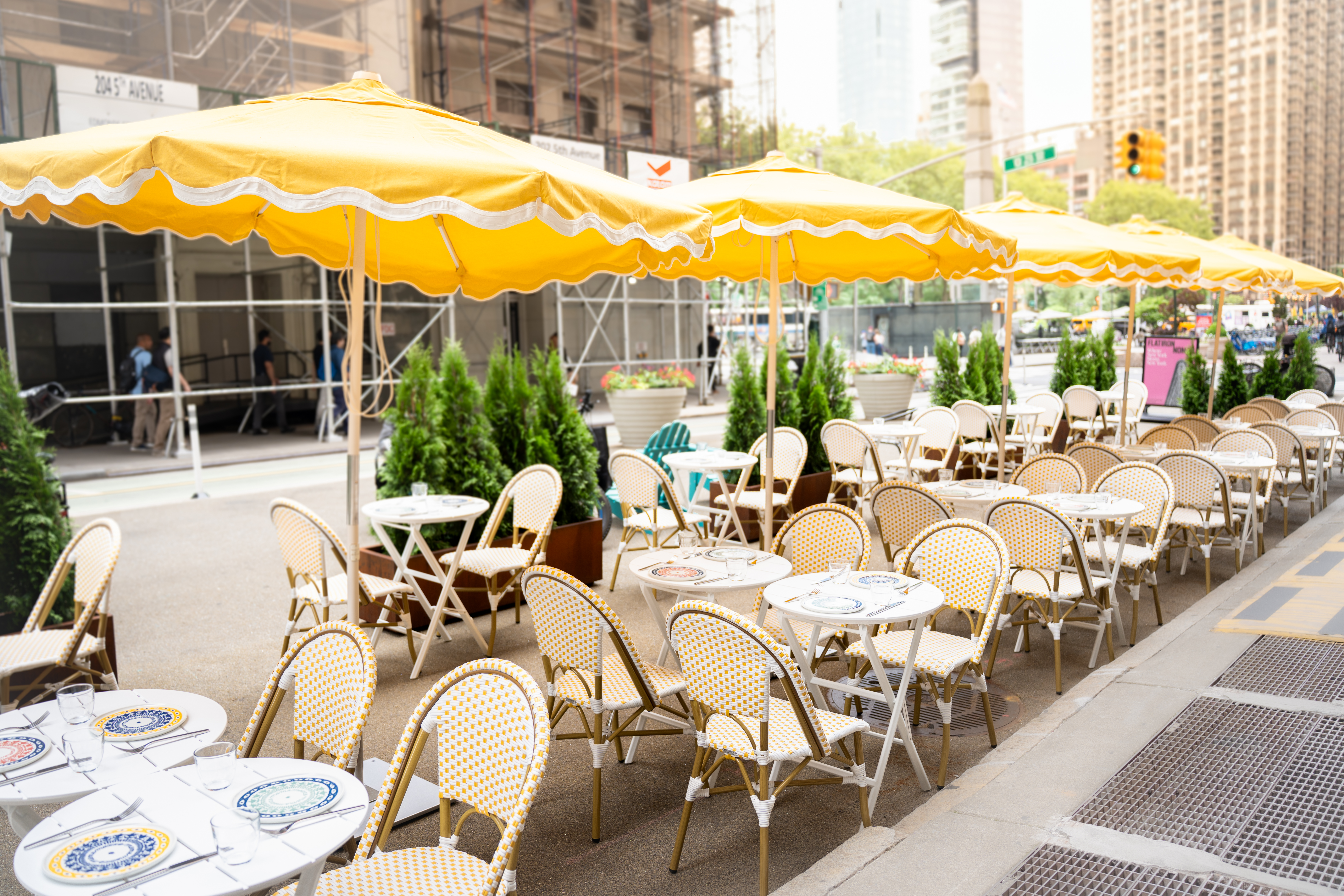 Mama Mezze's outdoor seating.