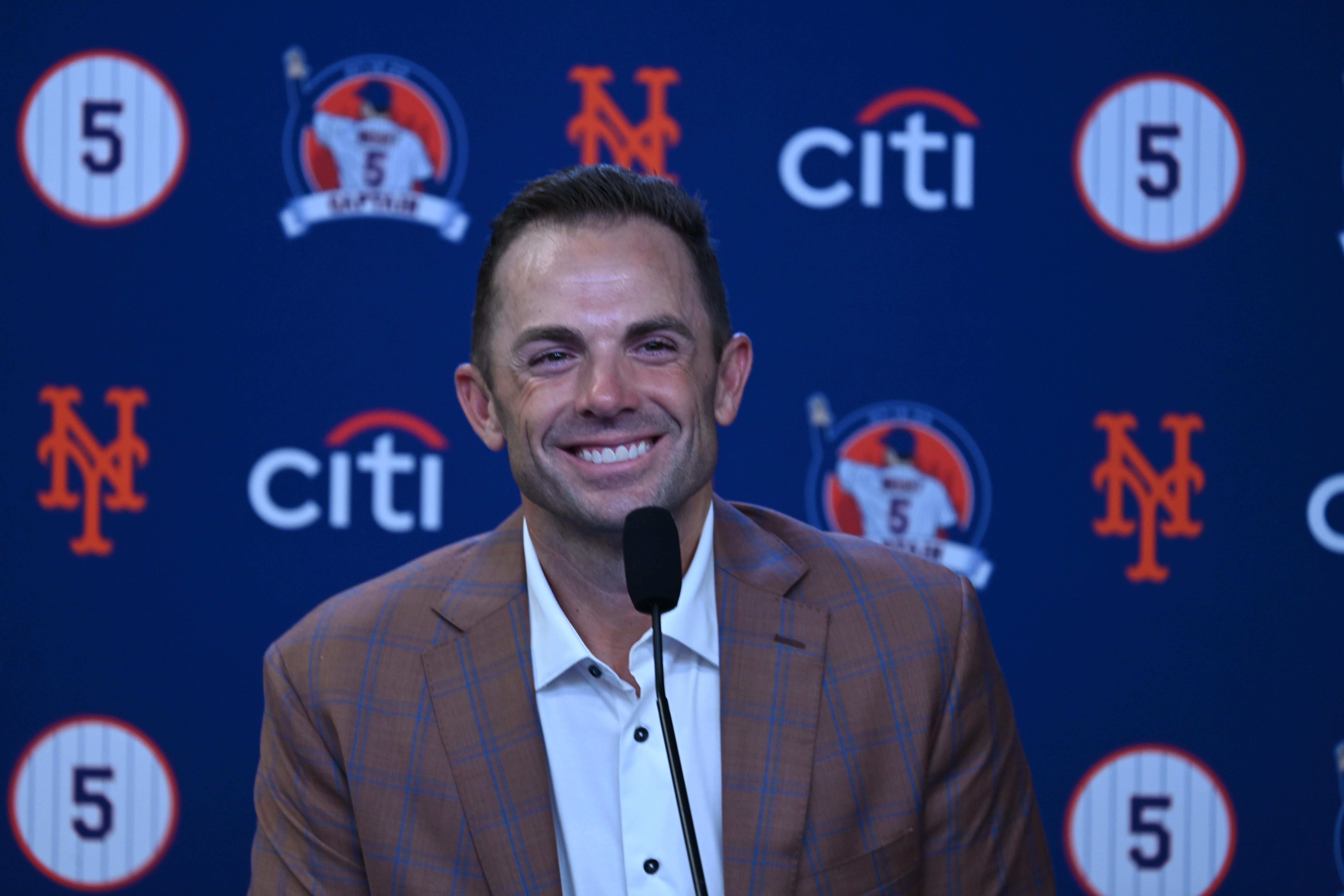 Francisco Lindor has makings of next Mets captain, David Wright says 4 David Wright: Man stands in front of blue backdrop smiling.